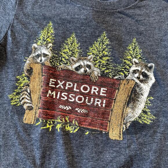 Explore Missouri Racoon Forest Critter Graphic Tee Sz 2 - Picture 3 of 5